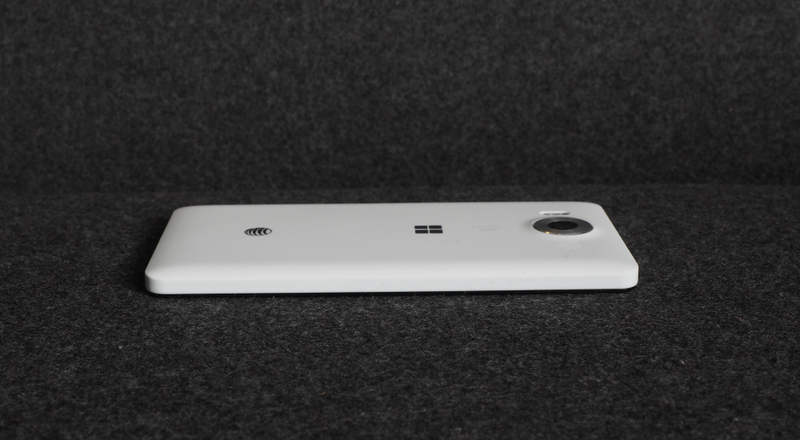 Illustration for article titled Lumia 950 Review: Microsoft's Best Ideas Still Don't Fit In Your Hand
